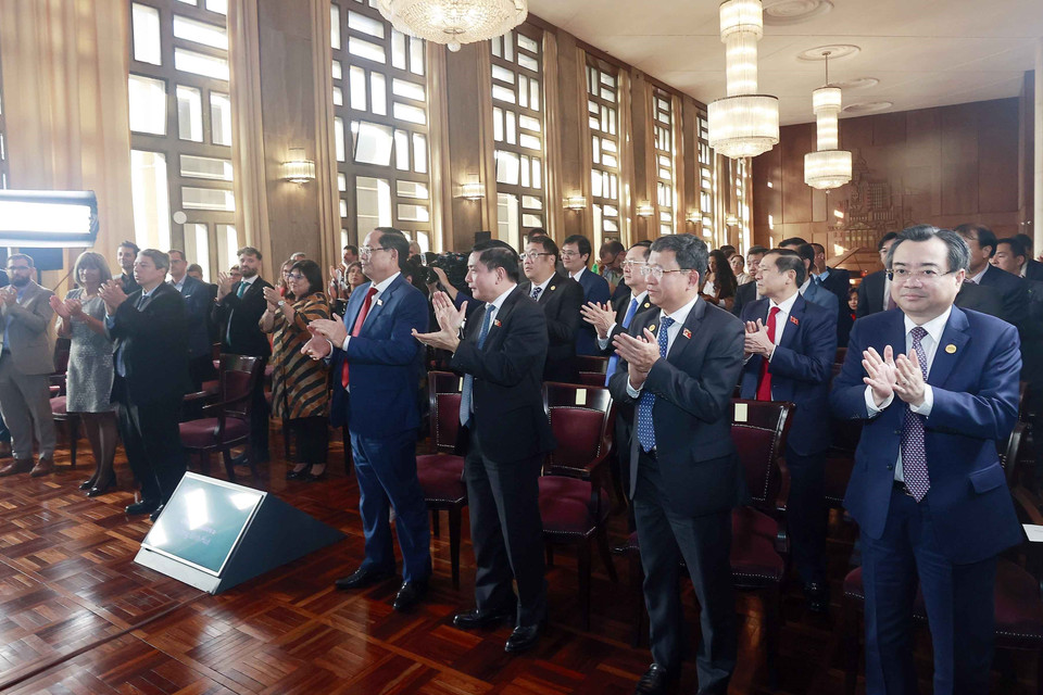 Đại biểu dự Lễ trao tặng Danh hiệu khách danh dự cho Chủ tịch Quốc hội Vương Đình Huệ. (Ảnh: Doãn Tấn/TTXVN)