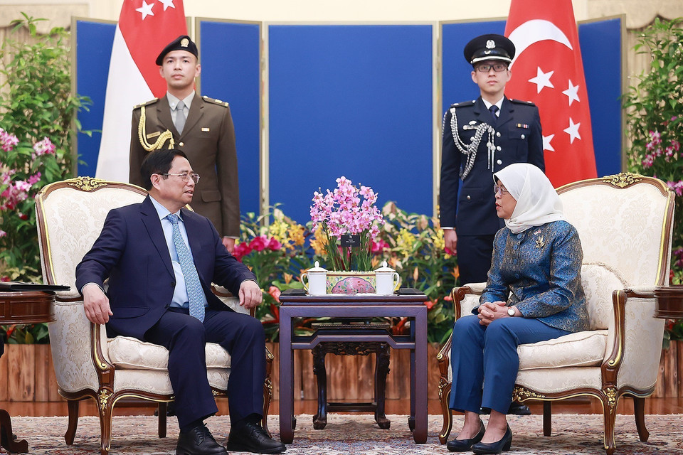 Thủ tướng Phạm Minh Chính hội kiến Tổng thống Cộng hòa Singapore Halimah Yacob. (Ảnh: Dương Giang/TTXVN)