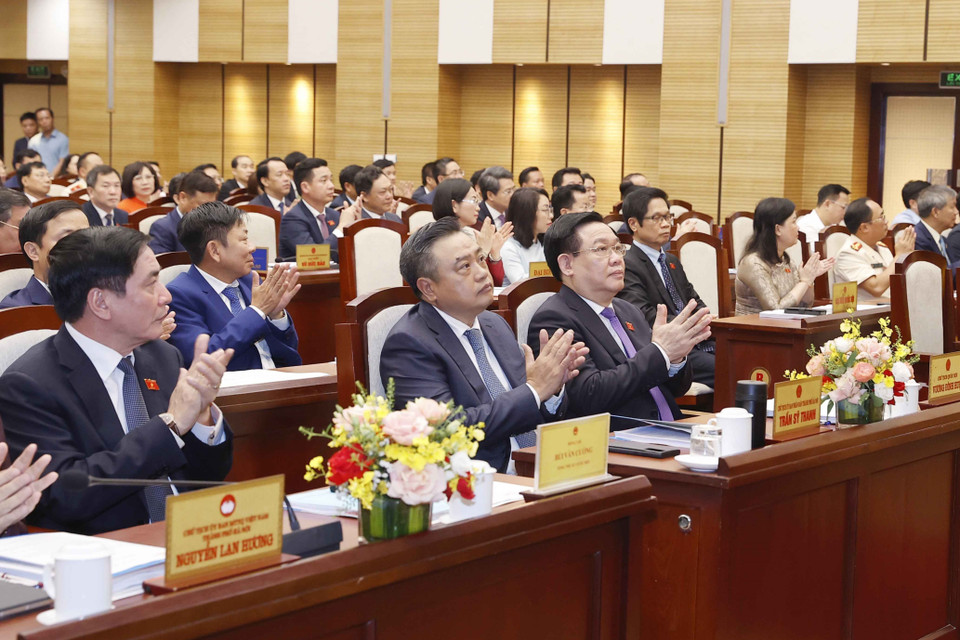 Chủ tịch Quốc hội Vương Đình Huệ và đại biểu dự Phiên Khai mạc Kỳ họp. (Ảnh: Doãn Tấn/TTXVN)