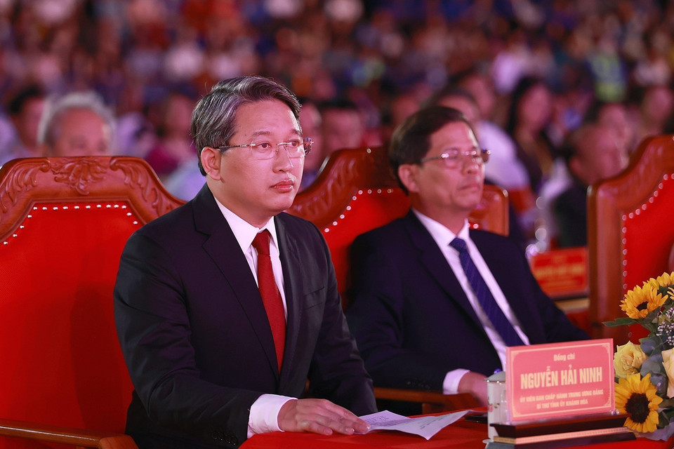 Bí thư Tỉnh uỷ Khánh Hoà Nguyễn Hải Ninh cùng các đại biểu dự Lễ kỷ niệm 370 năm xây dựng và phát triển tỉnh Khánh Hòa. (Ảnh: Dương Giang/TTXVN)