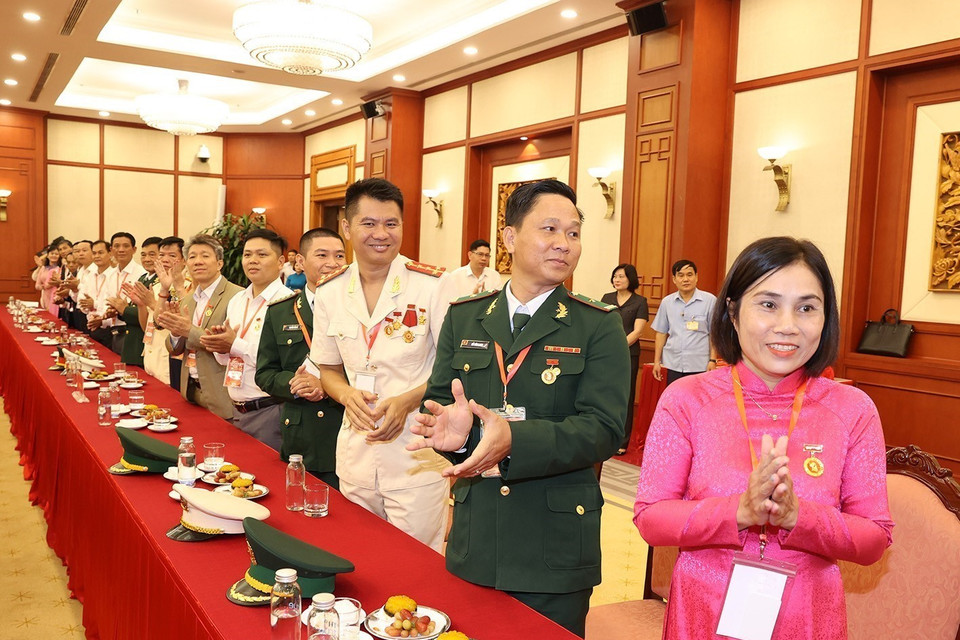 Các đại biểu điển hình tiêu biểu toàn quốc dự buổi gặp mặt. (Ảnh: Trí Dũng/TTXVN)