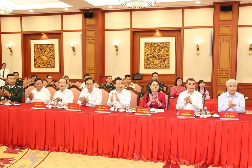 Các đại biểu điển hình tiêu biểu toàn quốc dự buổi gặp mặt. (Ảnh: Trí Dũng/TTXVN)