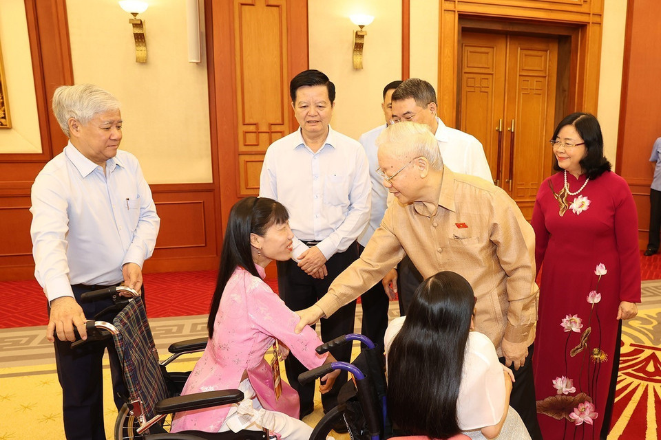 Sáng 2/11/2023, tại Trụ sở Trung ương Đảng, Tổng Bí thư Nguyễn Phú Trọng gặp mặt thân mật Đoàn đại biểu Điển hình Tiêu biểu Toàn quốc về Học tập và làm theo tư tưởng, đạo đức, phong cách Hồ Chí Minh. (Ảnh: Trí Dũng/TTXVN)