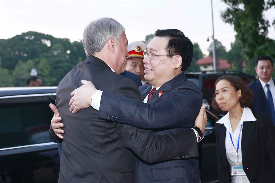 Chiều 15/10/2023, tại Nhà Quốc hội, Chủ tịch Quốc hội Vương Đình Huệ chủ trì lễ đón trọng thể Chủ tịch Duma Quốc gia Quốc hội Liên bang Nga Vyacheslav Viktorovich Volodin thăm chính thức Việt Nam từ ngày 15-16/10/2023. Sau lễ đón, hai Chủ tịch Quốc hội tiến hành hội đàm. (Ảnh: Doãn Tấn/TTXVN)