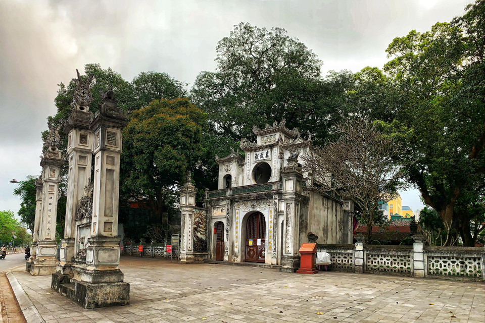 Đền Quán Thánh, địa điểm tâm linh nổi tiếng Hà Nội, là một trong tứ trấn của kinh thành Thăng Long xưa dừng đón khách từ ngày 10/3. (Ảnh: Mai Mai/Vietnam+)