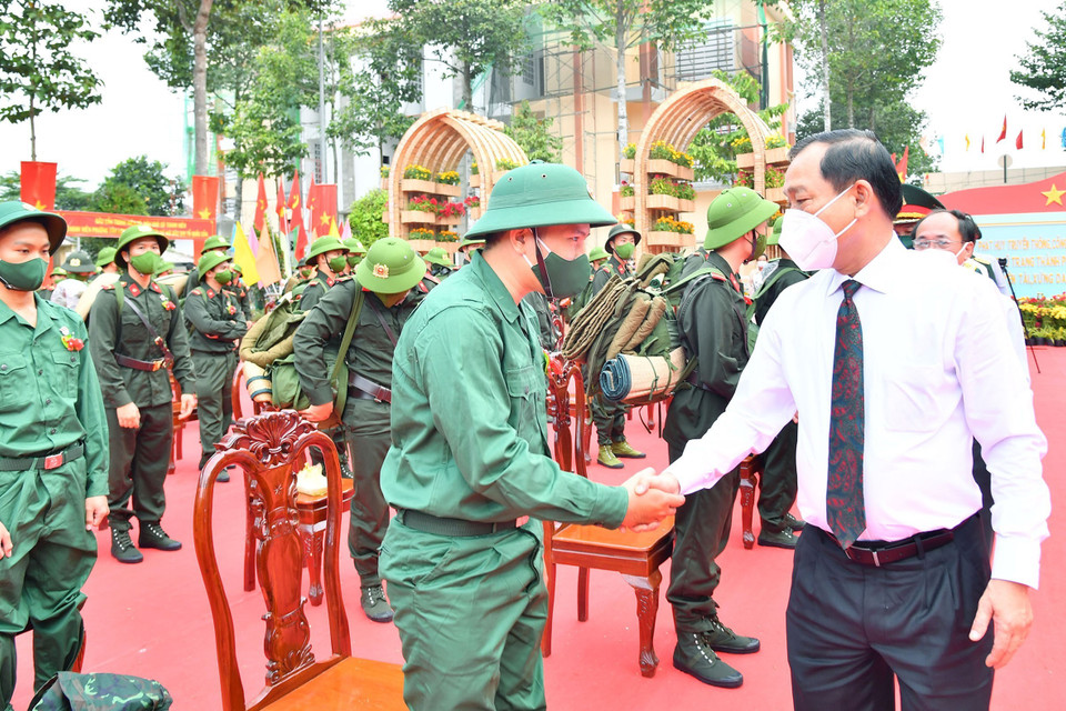 Lễ tòng quân tại Tiền Giang. (Ảnh: Hữu Chí/TTXVN)