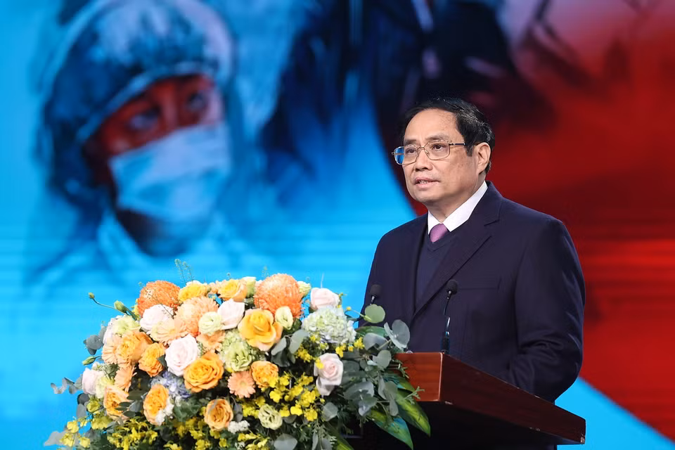 Thủ tướng Phạm Minh Chính phát biểu động viên, tôn vinh lực lượng ngành y tế. (Ảnh: Dương Giang/TTXVN)