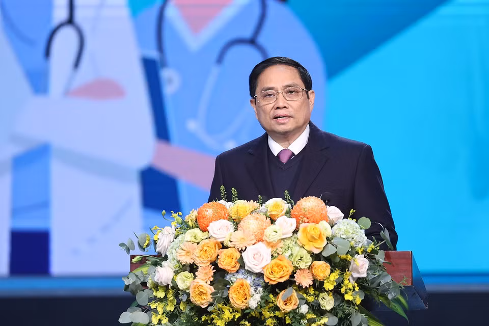Thủ tướng Phạm Minh Chính phát biểu động viên, tôn vinh lực lượng ngành y tế. (Ảnh: Dương Giang/TTXVN)
