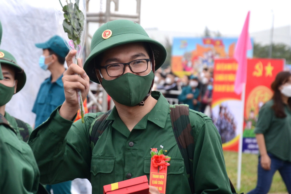 Lễ tòng quân tại Đà Nẵng. (Ảnh: Quốc Dũng/TTXVN) 