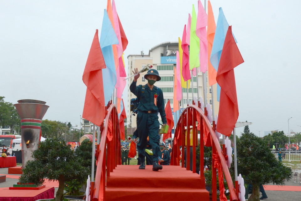 Lễ tòng quân tại Đà Nẵng. (Ảnh: Quốc Dũng/TTXVN) 