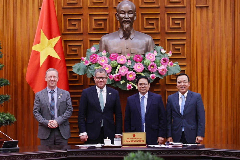 Thủ tướng Phạm Minh Chính và ông Alok Sharma, Bộ trưởng, Chủ tịch Hội nghị Liên hợp quốc về Biến đổi khí hậu lần thứ 26. (Ảnh: Dương Giang/TTXVN)