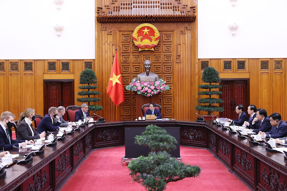Thủ tướng Phạm Minh Chính tiếp ông Alok Sharma, Bộ trưởng, Chủ tịch Hội nghị Liên hợp quốc về Biến đổi khí hậu lần thứ 26.(Ảnh: Dương Giang/TTXVN)