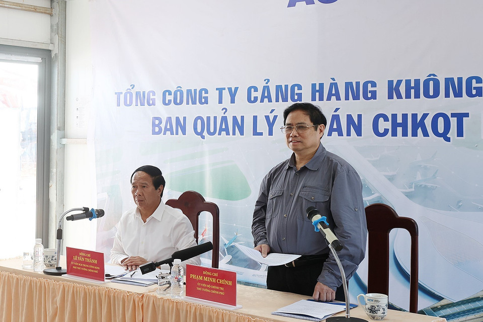 Thủ tướng Phạm Minh Chính làm việc với các đơn vị liên quan đến Dự án Cảng hàng không quốc tế Long Thành. (Ảnh: Dương Giang/TTXVN)