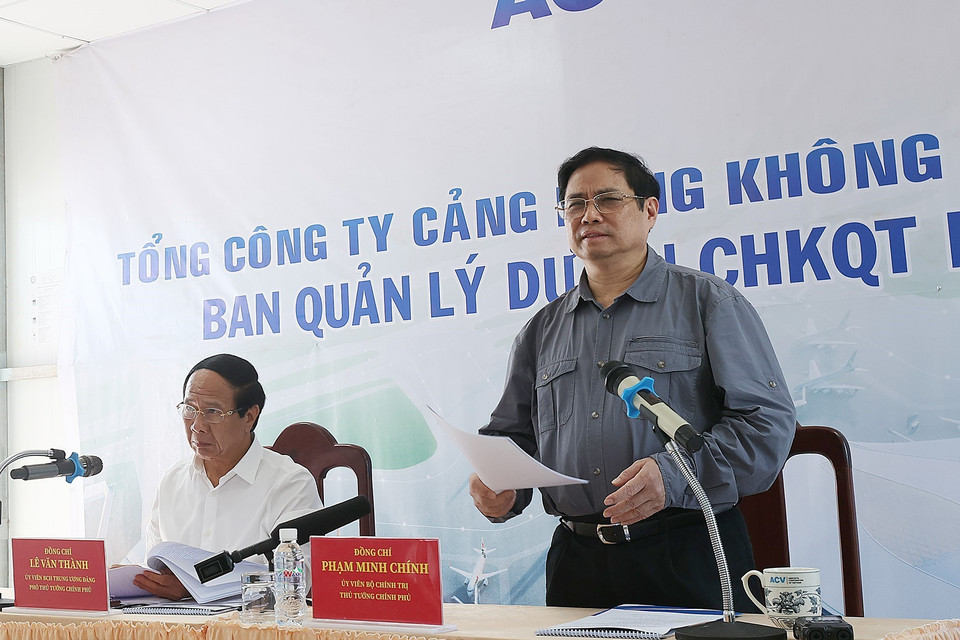 Thủ tướng Phạm Minh Chính làm việc với các đơn vị liên quan đến Dự án Cảng hàng không quốc tế Long Thành. (Ảnh: Dương Giang/TTXVN)