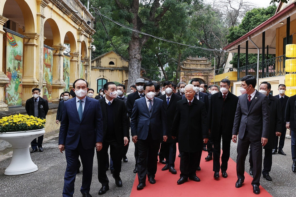 Tổng Bí thư Nguyễn Phú Trọng đến dâng hương tại Khu di sản Hoàng thành Thăng Long. (Ảnh: Trí Dũng/TTXVN)
