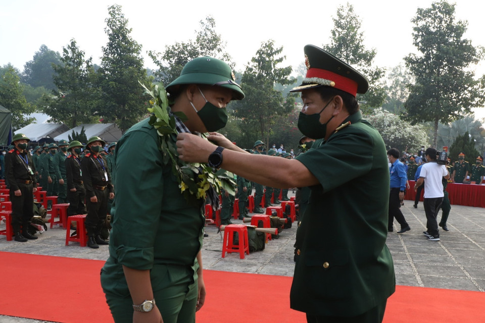 Lễ tòng quân tại Bình Dương. (Ảnh: Chí Tưởng/TTXVN)