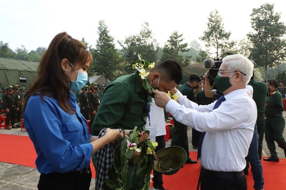 Lễ tòng quân tại Bình Dương. (Ảnh: Chí Tưởng/TTXVN)