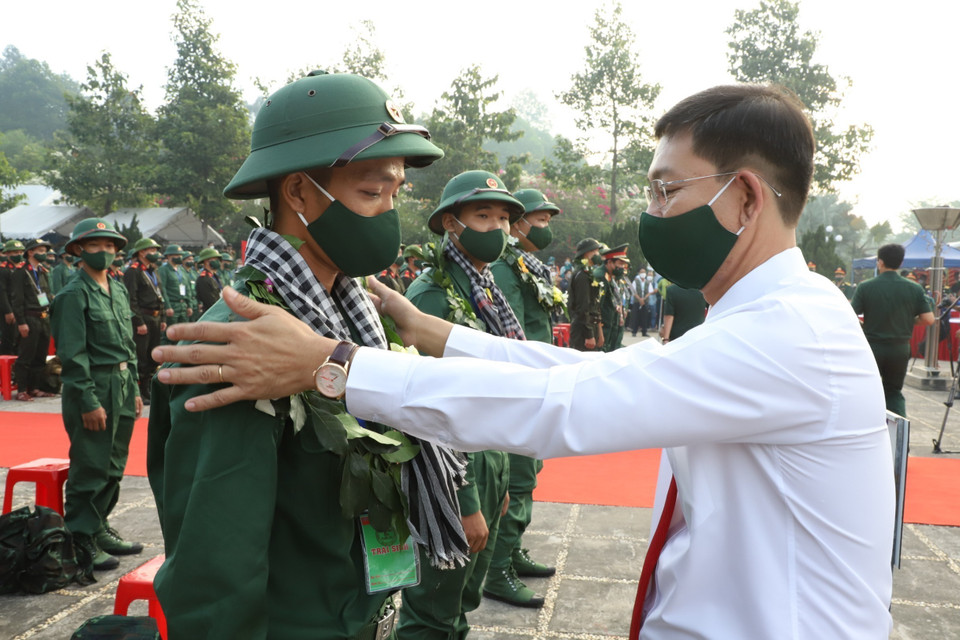 Lễ tòng quân tại Bình Dương. (Ảnh: Chí Tưởng/TTXVN)