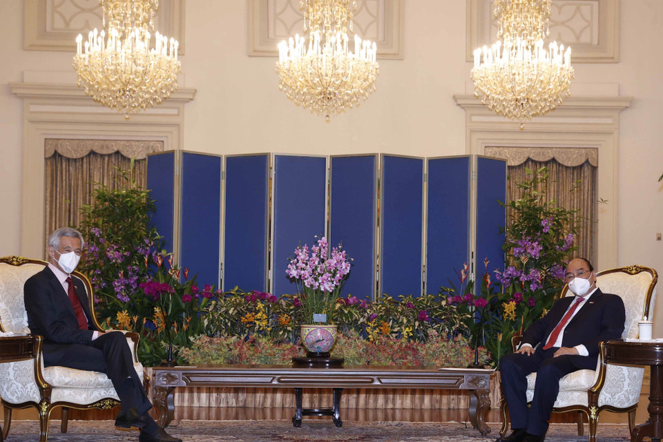 Chủ tịch nước Nguyễn Xuân Phúc và Thủ tướng Singapore Lý Hiển Long. (Ảnh: Thống Nhất/TTXVN)