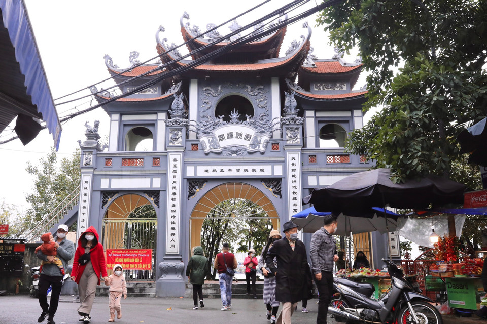 Phủ Tây Hồ mở rộng cửa đón khách chiều 13/2 (13 tháng Giêng năm Nhâm Dần). (Ảnh: Hoàng Hiếu/TTXVN)