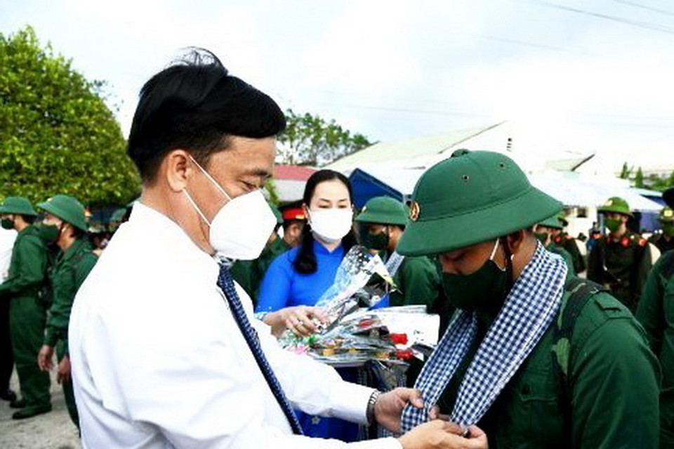 Lễ tòng quân tại Cà Mau. (Ảnh: Huỳnh Anh/TTXVN) 