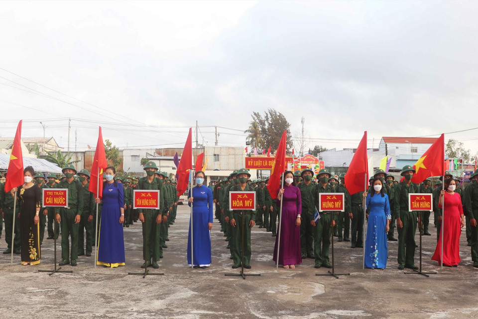 Lễ tòng quân tại Cà Mau. (Ảnh: Huỳnh Anh/TTXVN) 