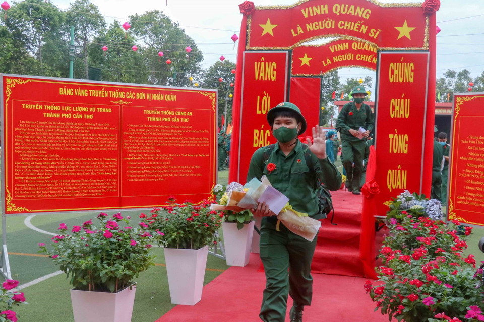 Lễ tòng quân tại Cần Thơ. (Ảnh: Thanh Liêm/TTXVN) 