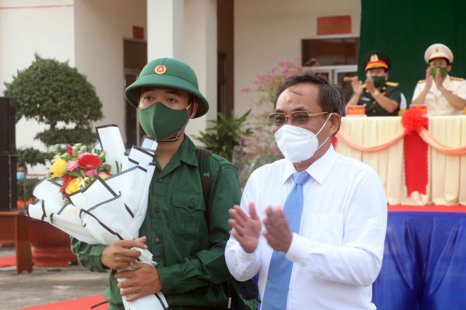 Lễ tòng quân tại Cà Mau. (Ảnh: Huỳnh Anh/TTXVN)