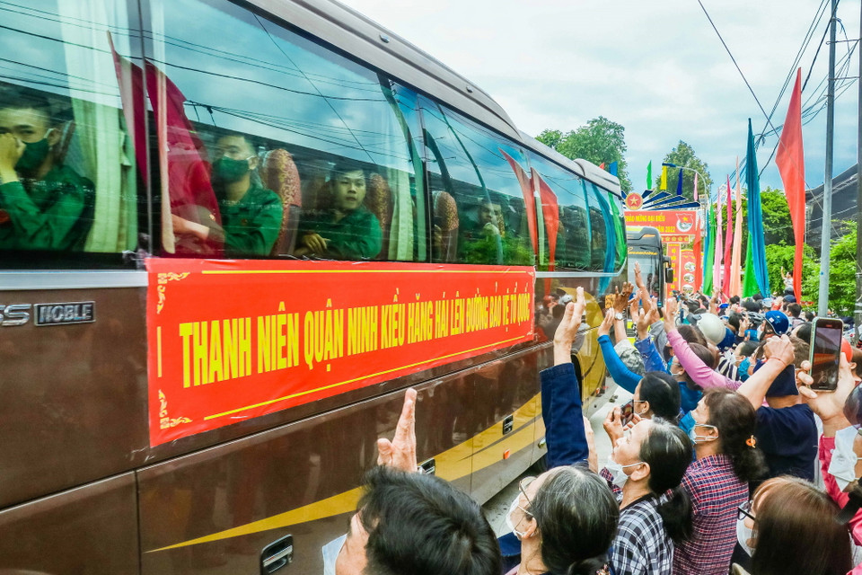 Lễ tòng quân tại Cần Thơ. (Ảnh: Thanh Liêm/TTXVN) 