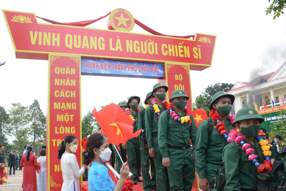 Lễ tòng quân tại An Giang. (Ảnh: Thanh Sang/TTXVN) 