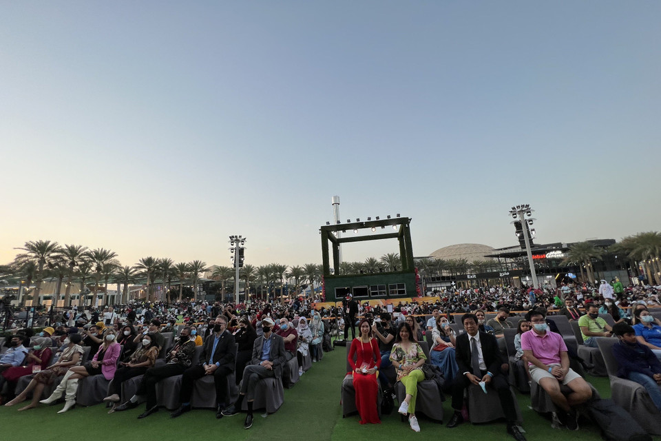 Rất đông khán giả đã tới thưởng thức chương trình nghệ thuật.