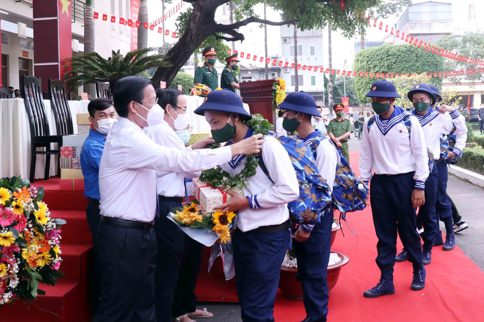 Lễ tòng quân tại TP.HCM. (Ảnh: Xuân Khu/TTXVN) 