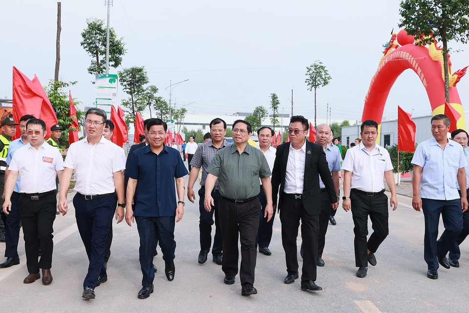 Thủ tướng Phạm Minh Chính tham quan dự án Nhà ở xã hội cho công nhân. (Ảnh: Dương Giang/TTXVN)