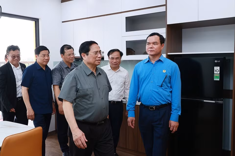 Thủ tướng Phạm Minh Chính tham quan dự án Nhà ở xã hội cho công nhân. (Ảnh: Dương Giang/TTXVN)