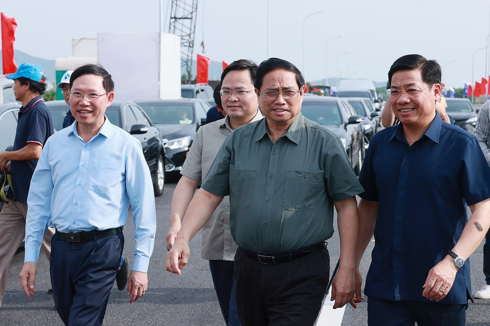 Thủ tướng Phạm Minh Chính đến dự lễ khánh thành cầu Như Nguyệt. (Ảnh: Dương Giang/TTXVN)