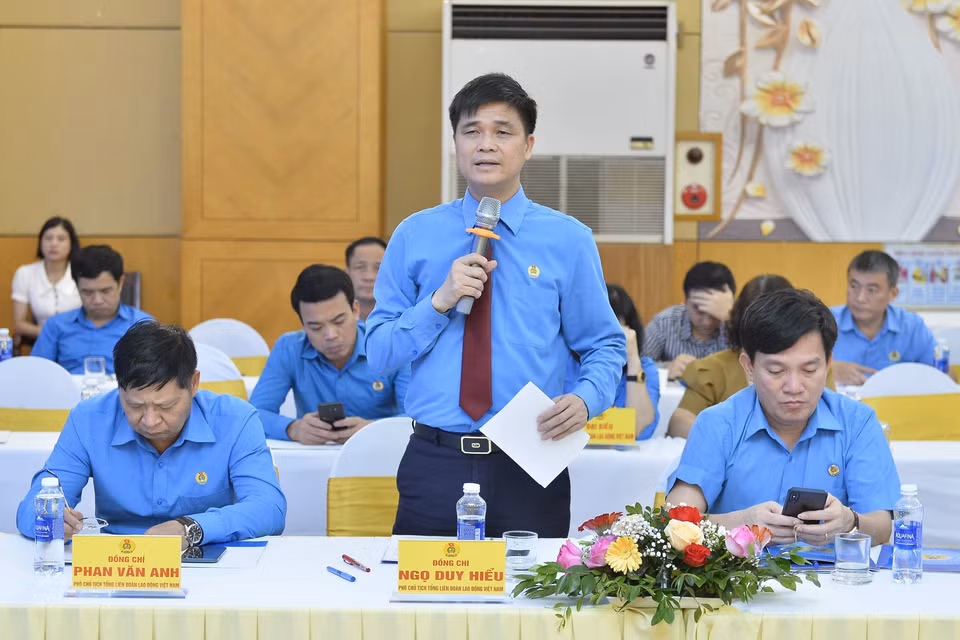 Phó Chủ tịch Tổng Liên đoàn Lao động Việt Nam Ngọ Duy Hiểu phát biểu tại hội nghị. (Ảnh: Minh Đức/TTXVN)