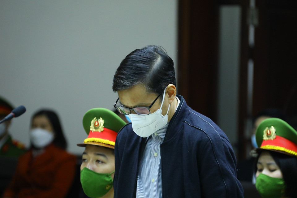 Bị cáo Nguyễn Văn Tứ (sinh năm 1965, cựu Chánh Văn phòng Thành ủy Hà Nội, cựu Giám đốc Sở Kế hoạch và Đầu tư thành phố Hà Nội) tại phiên xét xử. 