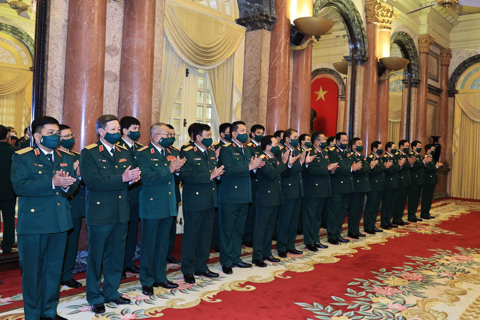 Các đại biểu tham dự buổi lễ trao quyết định thăng quân hàm cho Bộ trưởng Bộ Quốc phòng Phan Văn Giang và Thứ trưởng Bộ Quốc phòng Vũ Hải Sản. (Ảnh: Thống Nhất/TTXVN)