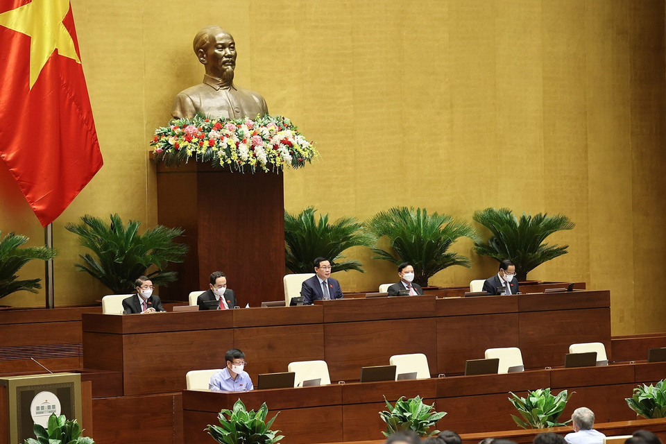 Chủ tịch Quốc hội Vương Đình Huệ và các Phó Chủ tịch điều hành phiên họp. (Ảnh: Dương Giang/TTXVN)