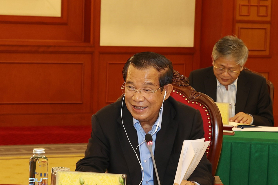 Chủ tịch Đảng Nhân dân Campuchia Hun Sen phát biểu tại cuộc gặp. (Ảnh: Trí Dũng/TTXVN)