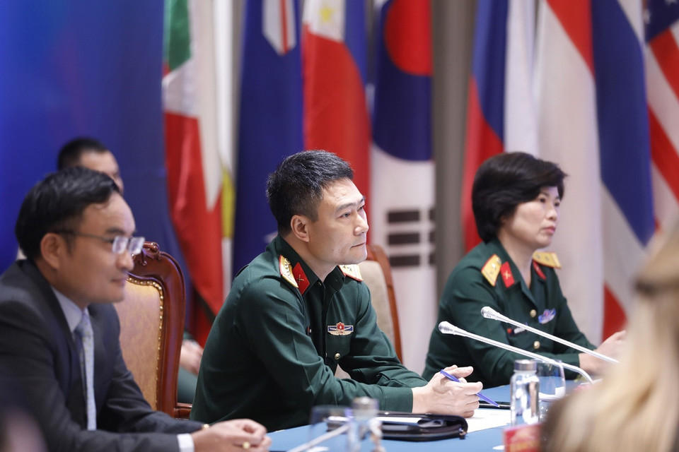 Đại tá Mạc Đức Trọng, Phó Cục trưởng Cục Gìn giữ hòa bình Việt Nam, Trưởng nhóm chuyên gia gìn giữ hòa bình Việt Nam chủ trì hội nghị. (Ảnh: Dương Giang/TTXVN)