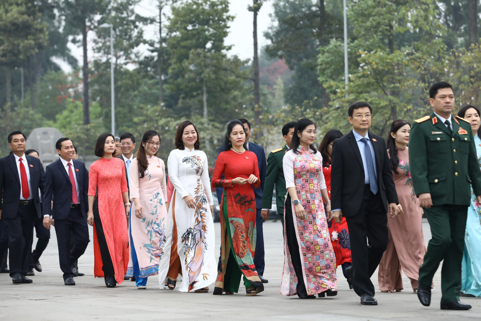 Các đại biểu Quốc hội trước giờ khai mạc kỳ họp lần thứ 11. (Ảnh: Văn Điệp/TTXVN)