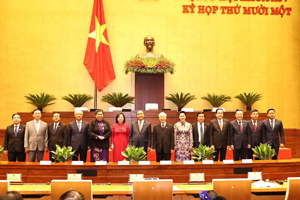Các lãnh đạo Đảng, Nhà nước, Quốc hội với các đại biểu Quốc hội. (Nguồn: TTXVN)