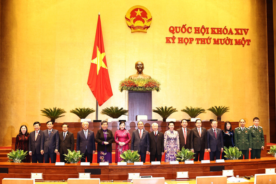 Các lãnh đạo Đảng, Nhà nước, Quốc hội với các đại biểu Quốc hội. (Nguồn: TTXVN)