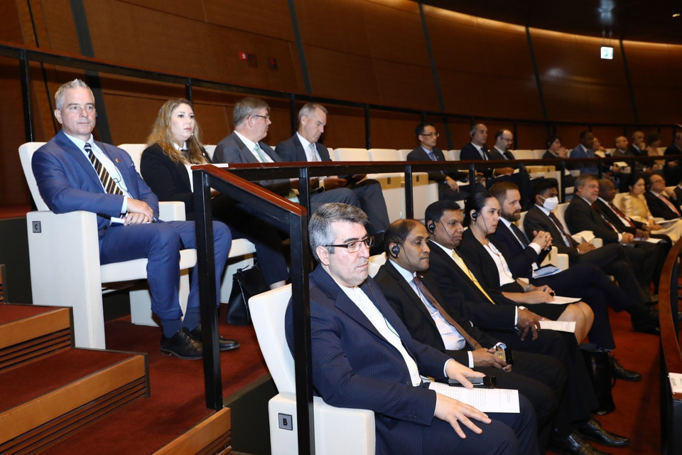 Các vị Ðại sứ, Ðại biện, Trưởng đại diện tổ chức quốc tế tại Hà Nội dự lễ khai mạc. (Ảnh: Văn Điệp/TTXVN)