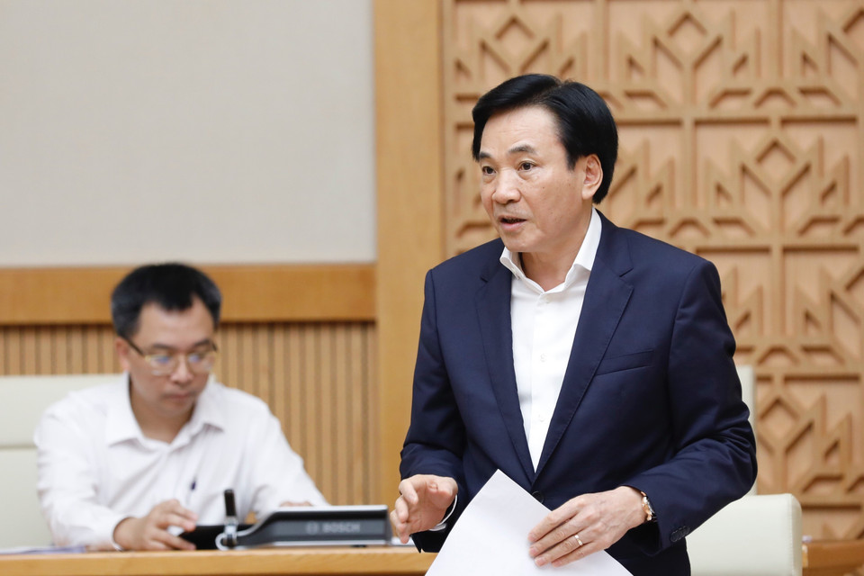 Bộ trưởng, Chủ nhiệm Văn phòng Chính phủ Trần Văn Sơn báo cáo nội dung một số công việc triển khai trong thời gian tới. (Ảnh: Dương Giang/TTXVN)