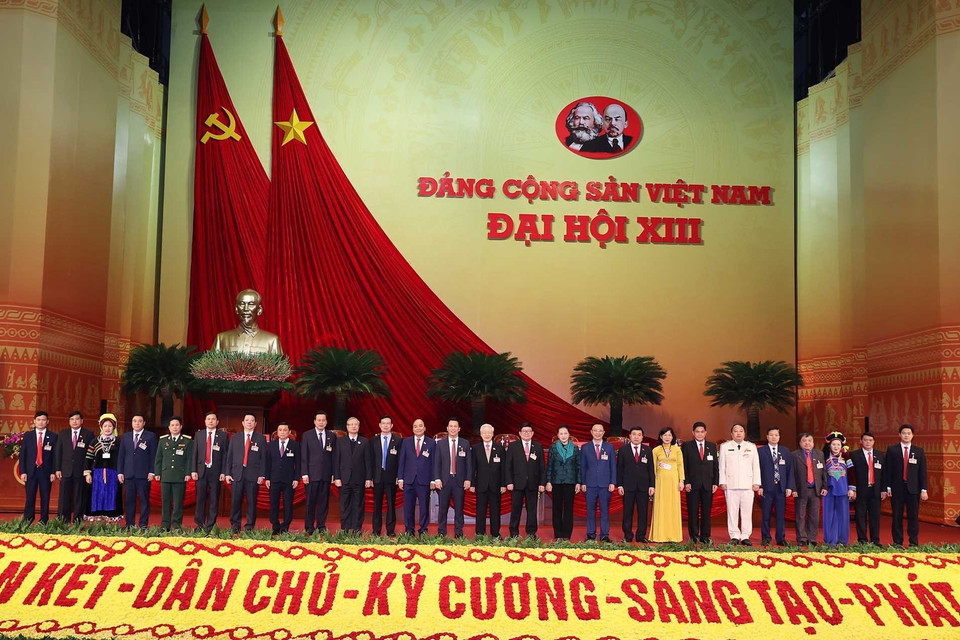 Các đồng chí lãnh đạo Đảng, Nhà nước chụp ảnh chung với Đoàn đại biểu Đảng bộ tỉnh Hà Giang. (Ảnh: TTXVN)