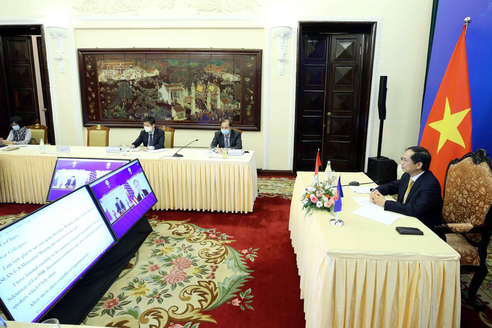 Bộ trưởng Bộ Ngoại giao Bùi Thanh Sơn tham dự Hội nghị Bộ trưởng Ngoại giao ASEAN-Hoa Kỳ theo hình thức trực tuyến. (Ảnh: Phạm Kiên/TTXVN)