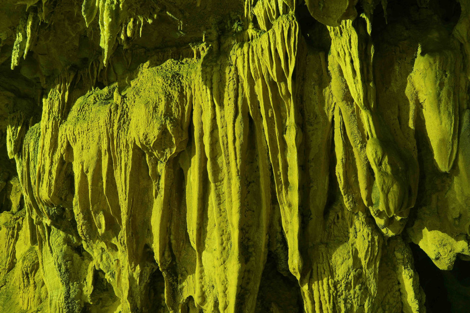 Động Ngườm Ngao có nhiều nhũ đá và măng đá với các hình dạng phong phú đa dạng, là một trong những hang động đẹp nổi tiếng tại Việt Nam. (Ảnh: Vũ Sinh/TTXVN)