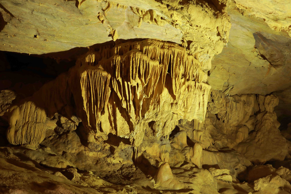 Động Ngườm Ngao có nhiều nhũ đá và măng đá với các hình dạng phong phú đa dạng, là một trong những hang động đẹp nổi tiếng tại Việt Nam. (Ảnh: Vũ Sinh/TTXVN)